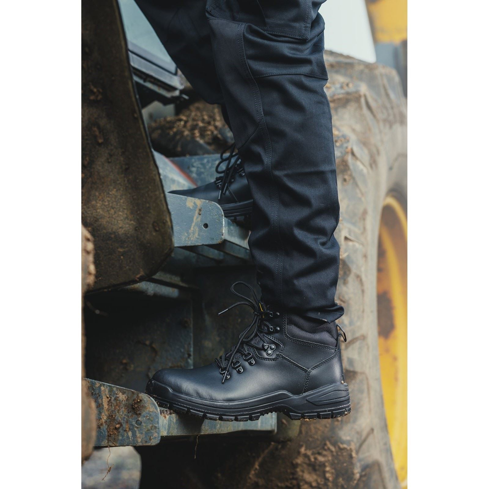 Amblers Safety 258 Safety Boot in Black