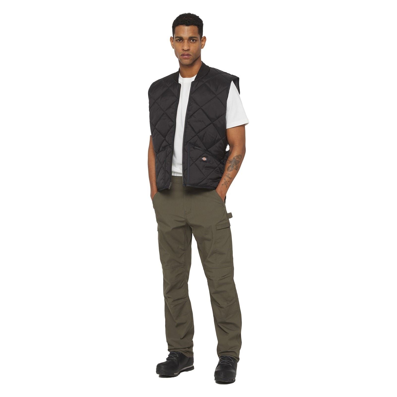 Dickies Men's Diamond Quilted Vest in Black