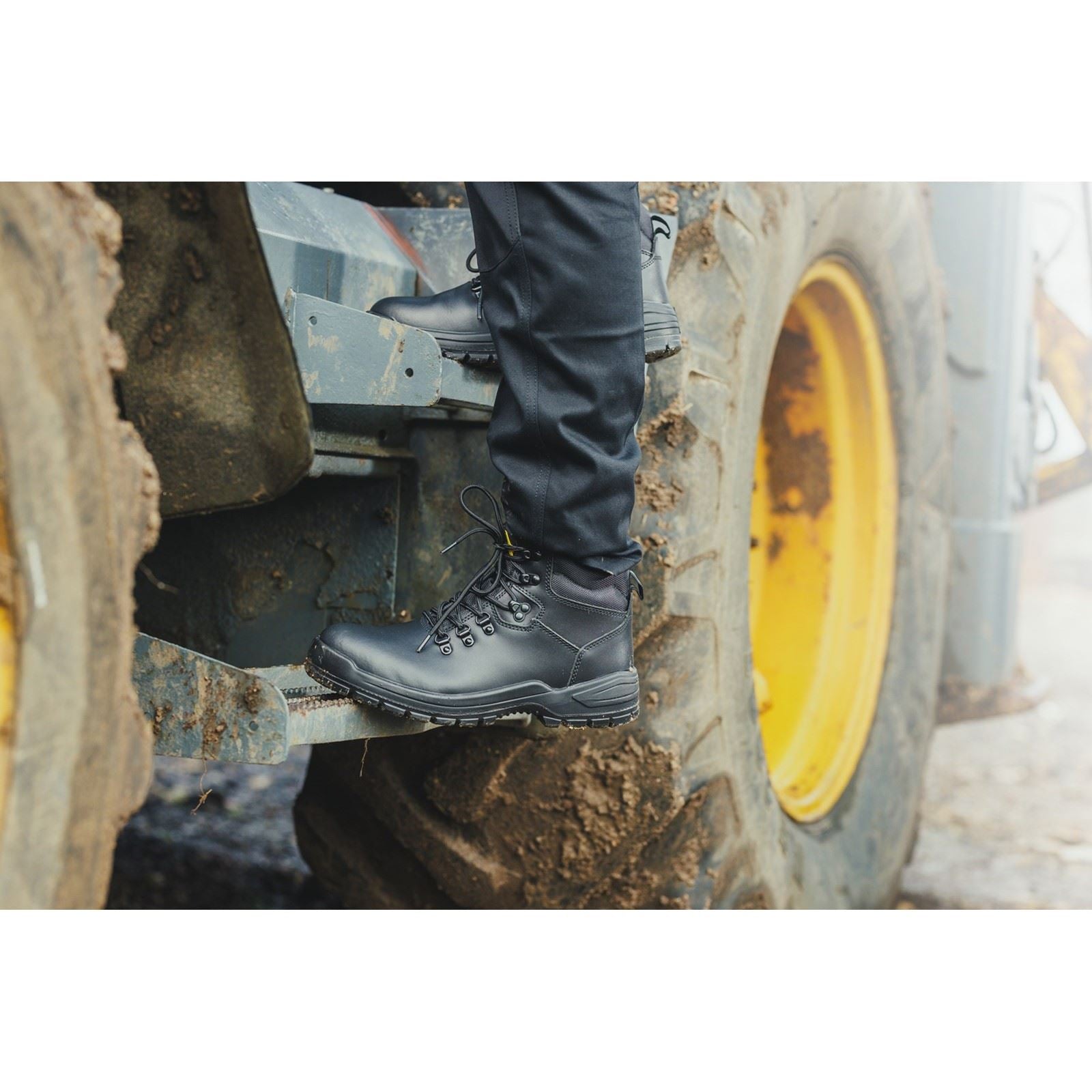 Amblers Safety 258 Safety Boot in Black