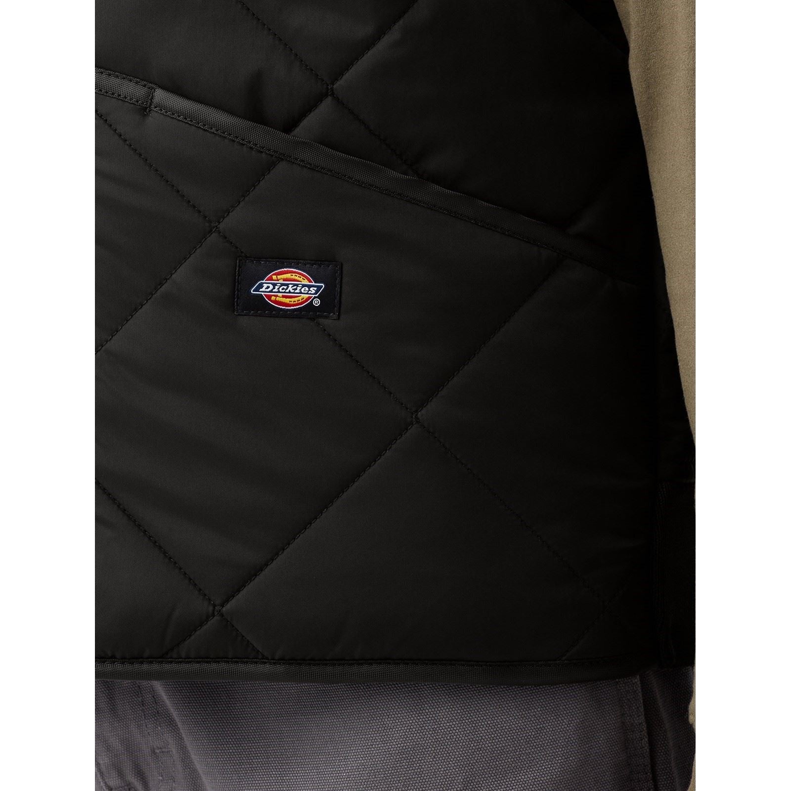 Dickies Men's Diamond Quilted Vest in Black