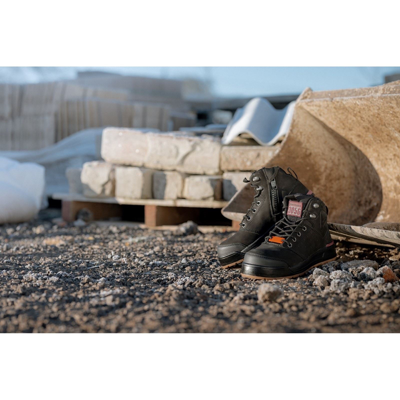 Hard Yakka Women's 3056 PR Side Zip Safety Boot in Black