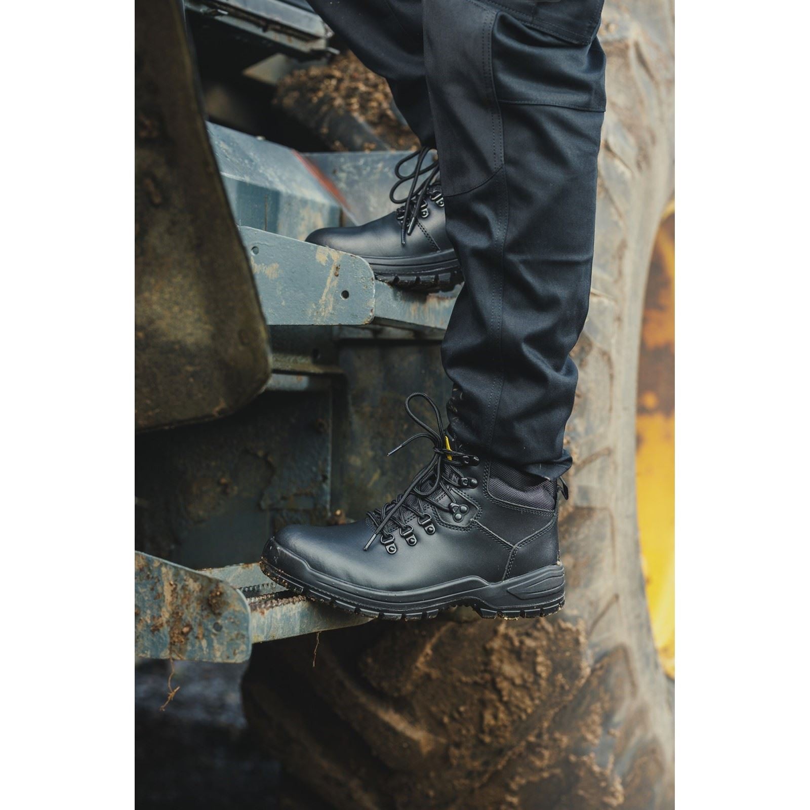 Amblers Safety 258 Safety Boot in Black